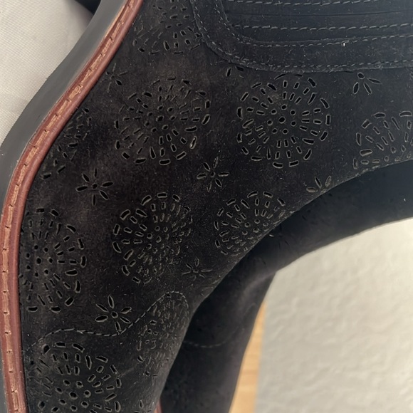 Coach ankle boot. Black suede size 5B. Floral cutouts stitching - Picture 9 of 9